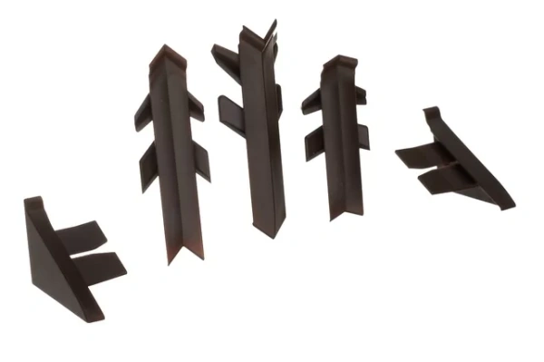 Комплект фасон. част. к плинтусу Перфетто лайн SB 135 96138 Коричневый REHAU