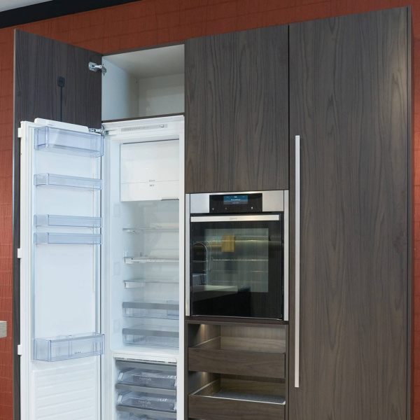 9239784 Петля Kamat для корпусов встраиваемых холодильников, угол 115 гр